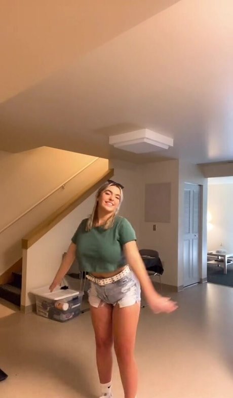 Sierra Bellingar photo 22