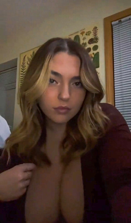 Sierra Bellingar photo 37