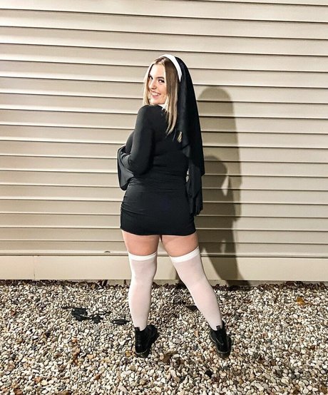 Sierra Bellingar photo 113