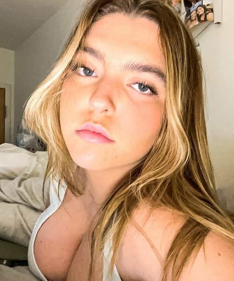 Sierra Bellingar photo 124