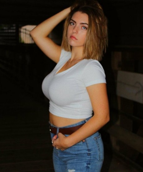 Sierra Bellingar photo 176