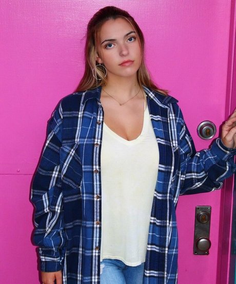 Sierra Bellingar photo 233