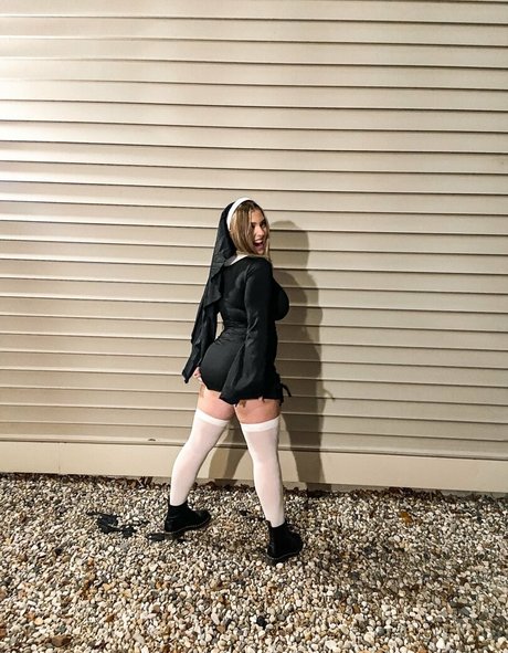 Sierra Bellingar photo 315