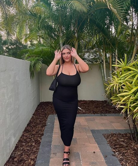Sierra Bellingar photo 379