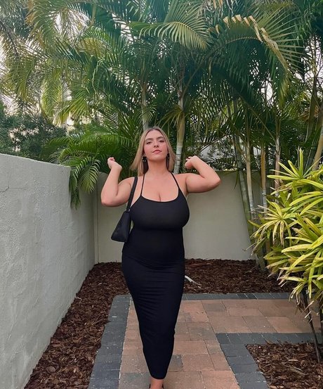 Sierra Bellingar photo 388