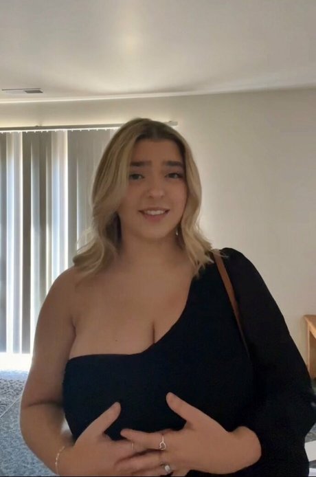 Sierra Bellingar photo 390