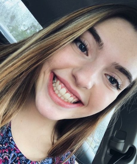 Sierra Bellingar photo 406