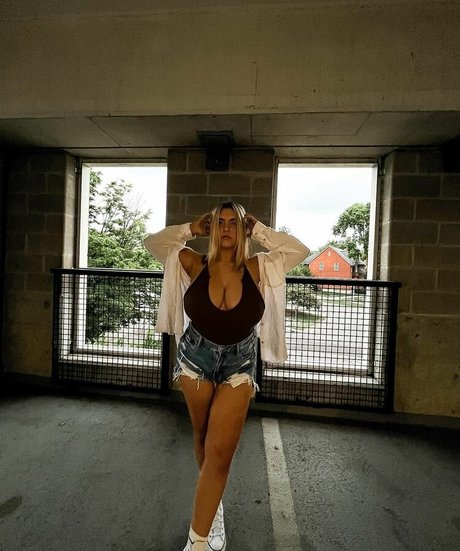 Sierra Bellingar photo 440