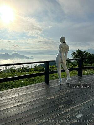 siron_latex photo 98