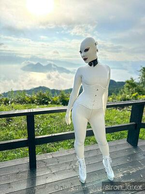 siron_latex photo 99