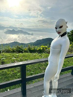 siron_latex photo 103