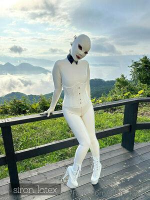 siron_latex photo 104