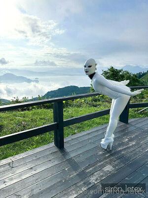 siron_latex photo 107