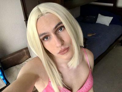 sissyemilyxoxo photo 4