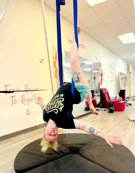 Skeletons_twin photo 10