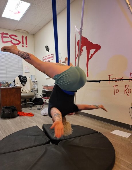 Skeletons_twin photo 11