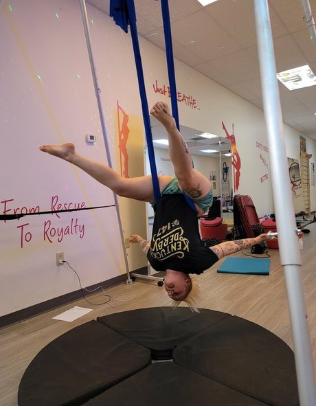 Skeletons_twin photo 13