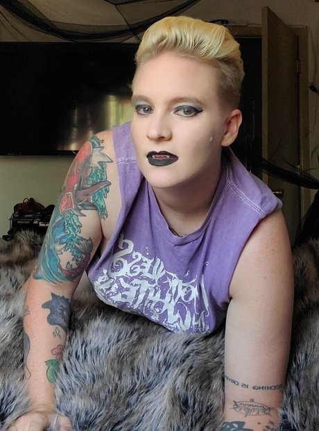 Skeletons_twin photo 28