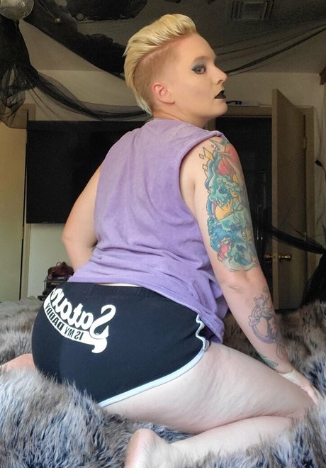 Skeletons_twin photo 29