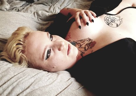 Skeletons_twin photo 34