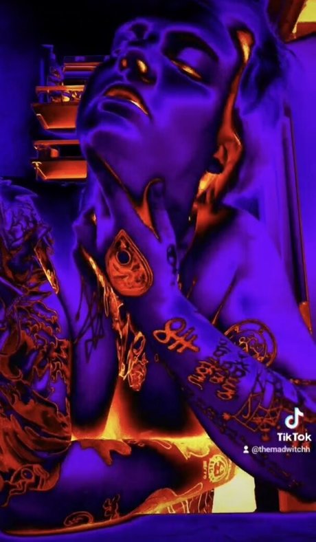 Skeletons_twin photo 36