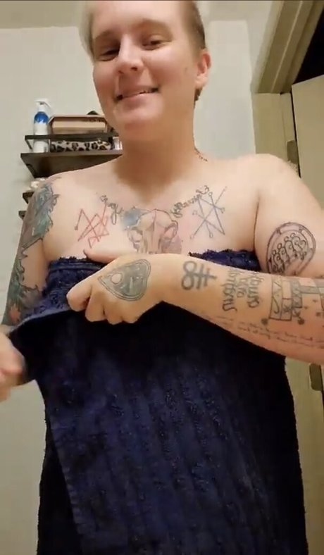 Skeletons_twin photo 45