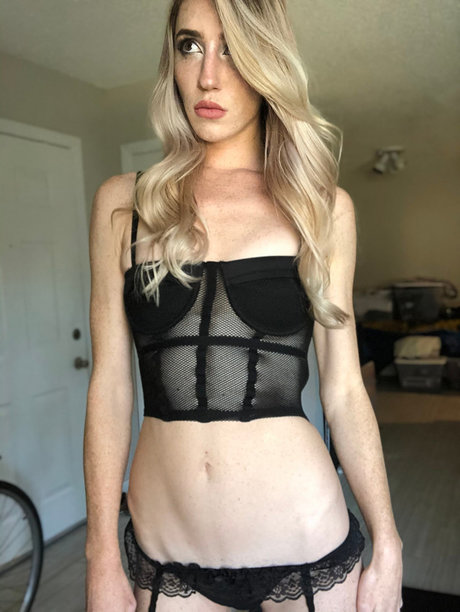 Skyler Grey photo 1