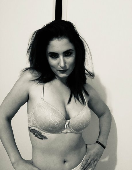 Snarkybrunette photo 17