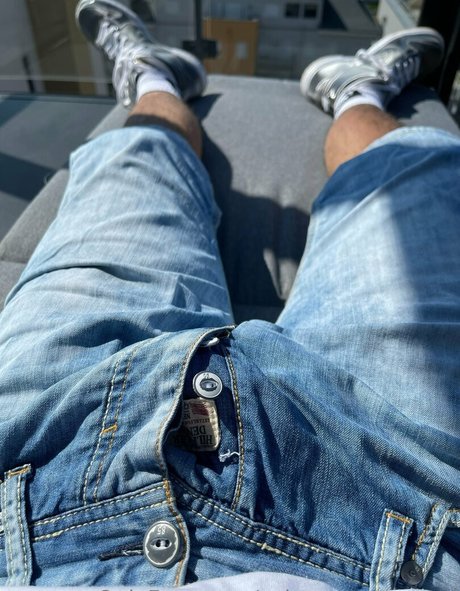 Snkrs_uncensored photo 4