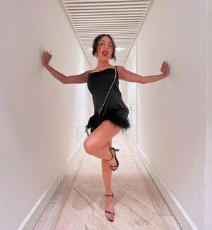 Stella Hudgens photo 3