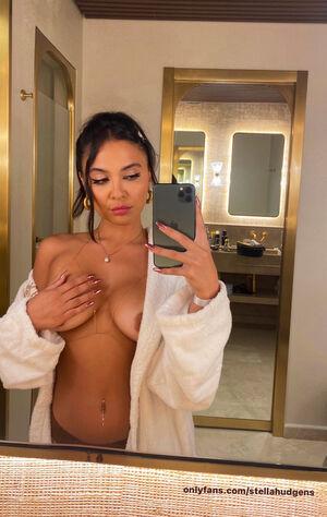 Stella Hudgens photo 7
