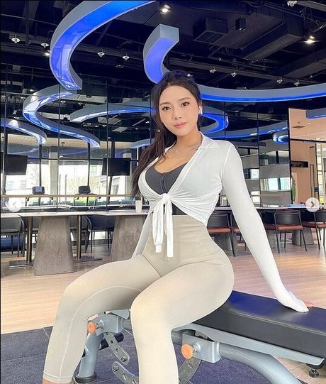 Stella Xu photo 19