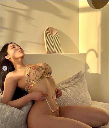 Stella Xu photo 27