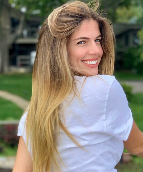 Stephanie Cayo photo 26