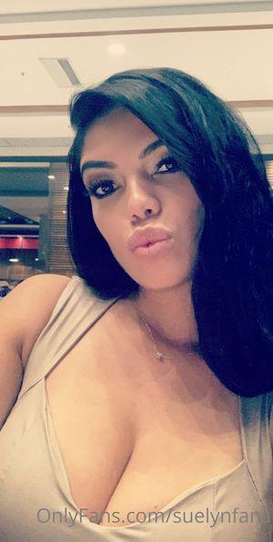 Suelyn Medeiros photo 3
