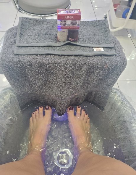 Sweetfeet2187 photo 36