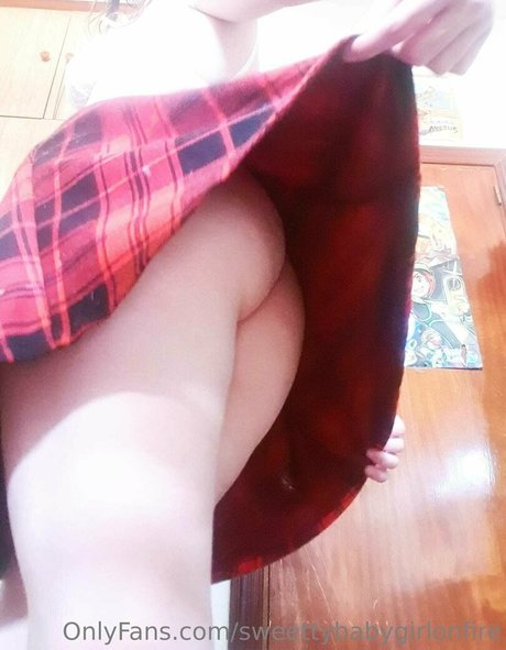 Sweettybabygirlonfire photo 37