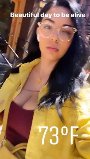 Tara Yazdi photo 109