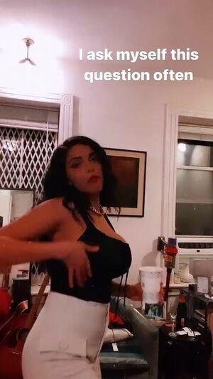 Tara Yazdi photo 110