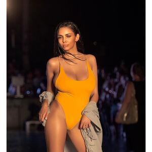 Tara Yazdi photo 123