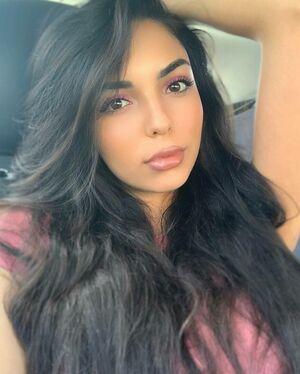 Tara Yazdi photo 131