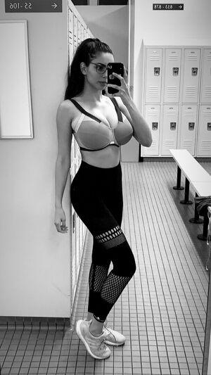 Tara Yazdi photo 141