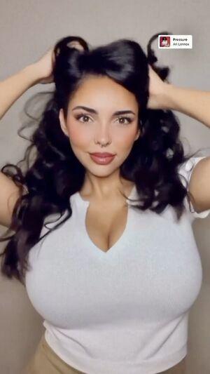 Tara Yazdi photo 143