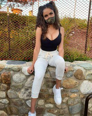 Tara Yazdi photo 146