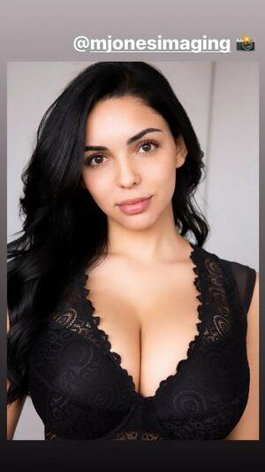 Tara Yazdi photo 149