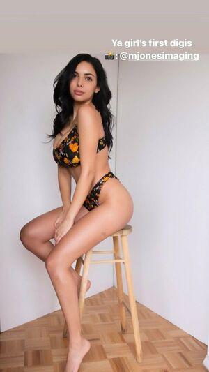 Tara Yazdi photo 150