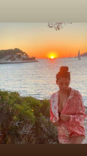 Tara Yazdi photo 186