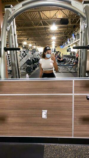 Tara Yazdi photo 200