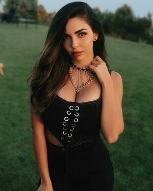 Tara Yazdi photo 205