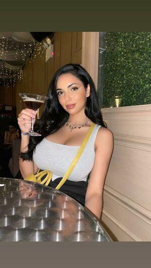 Tara Yazdi photo 220